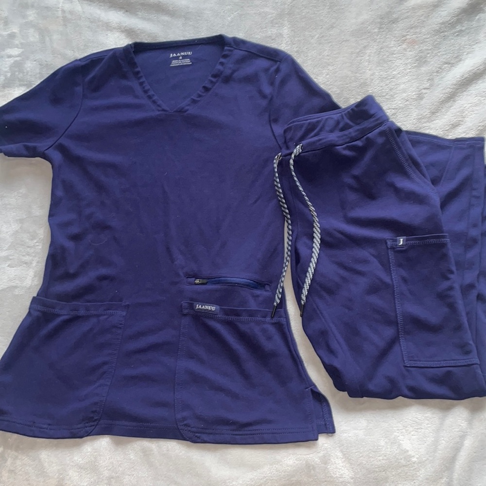 jaanuu navy scrub set